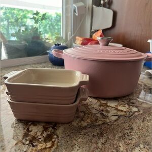 Le Creuset Matte Sugar Pink 4.5 Qt Round Dutch Oven (24cm) & 2 baking dishes